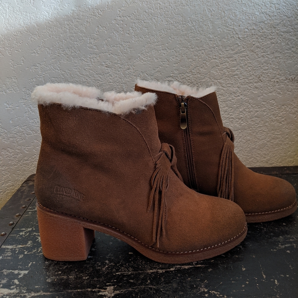 Heeled snow boots